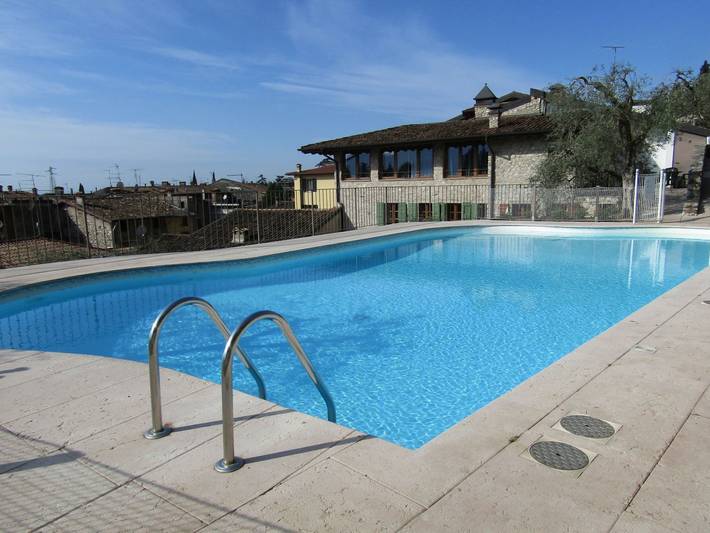 Location de vacances pour 6 personnes, avec Balcon ainsi que Terrasse et Piscine à Toscolano-Maderno