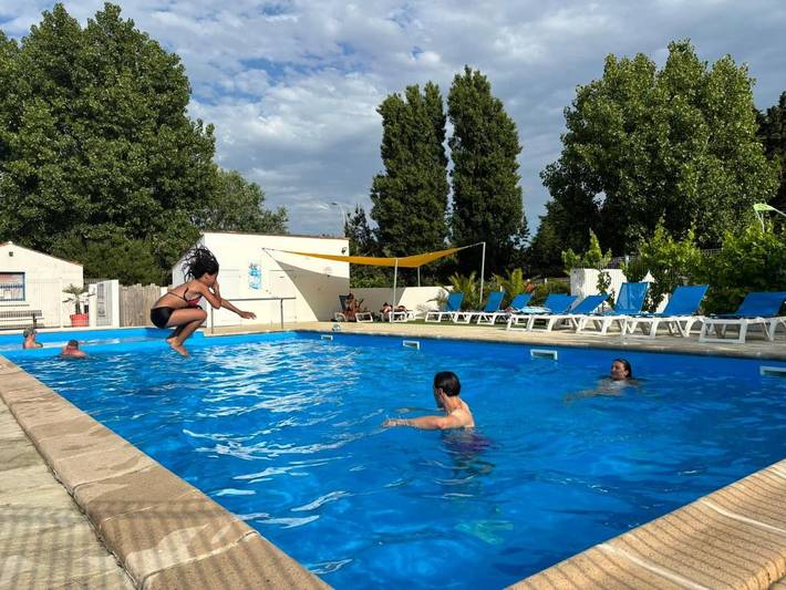 Camping pour 6 personnes, avec Terrasse ainsi que Piscine et Vue à Givrand
