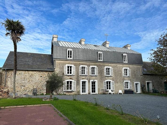 Location de vacances pour 21 personnes, avec vue et jardin à Bretteville-sur-Ay