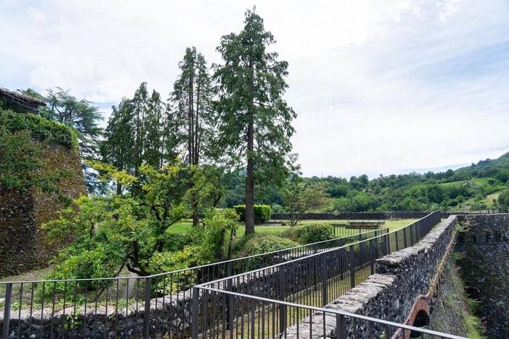 Gîte pour 2 personnes, avec piscine ainsi que jardin et jacuzzi à Camporgiano - 4