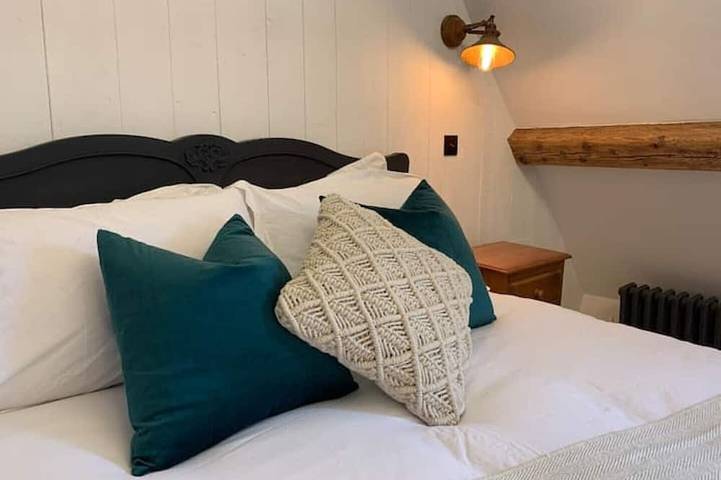 Gîte pour 8 personnes, avec jacuzzi et terrasse, animaux acceptés à Bibury - 3