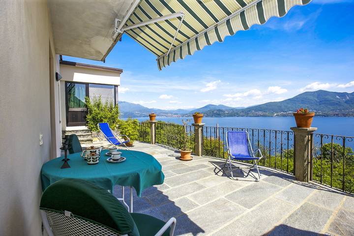 Ferienwohnung für 2 Personen, mit Terrasse und Seeblick am Lago Maggiore