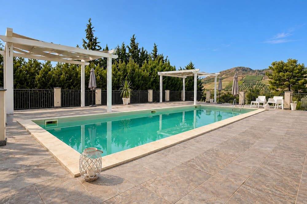 Bellissima villa per 2 persone con A/C, piscina, WIFI, TV, patio e vista panoramica in Mazzarino, Provincia di Caltanissetta