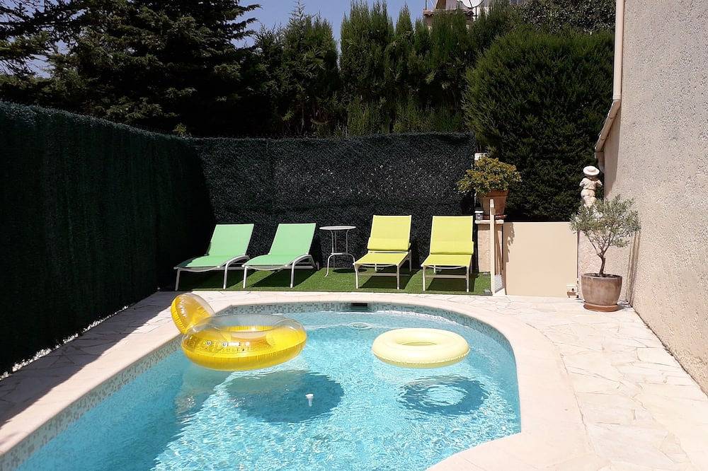 Jolie villa avec piscine privée, jardin, climatisation et parkings,  Cagnes/mer in Cagnes-sur-Mer, Côte méditerranéenne (France)