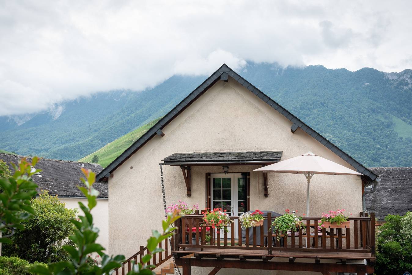 Landhaus 'La Grange Accous' mit Bergblick, Wi-Fi und Klimaanlage in Accous, Béarn