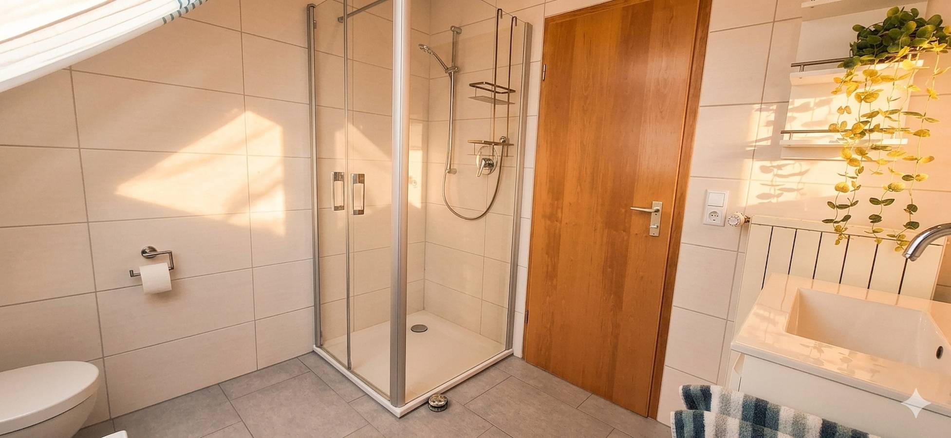 Haus Ziegler - Ferienwohnung (120qm) mit Balkon und Wlan in Kolitzheim, Fränkisches Weinland