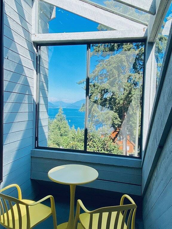 West Coast Getaway with amazing lnlet views in Sechelt, Sunshine Coast Regional District