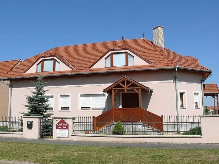 Ganze Ferienwohnung, Ferienwohnung mit Gartenpavillon und Grill  in Bük, Komitat Eisenburg