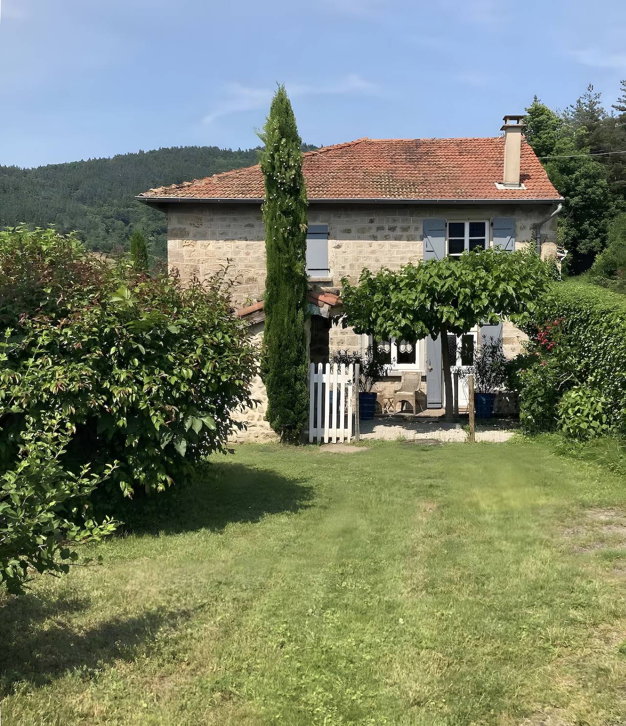 Cottage 'Le Petit Roule' with Mountain View, Private Garden and Wi-Fi in Labatie-d'Andaure, Parc naturel régional des Monts d'Ardèche