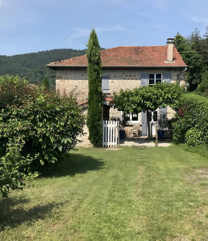 Cottage 'Le Petit Roule' with Mountain View, Private Garden and Wi-Fi in Labatie-d'Andaure, Parc naturel régional des Monts d'Ardèche