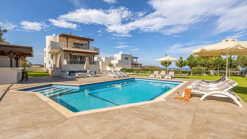 Ferienhaus für 10 Personen, mit Terrasse und Garten sowie Pool