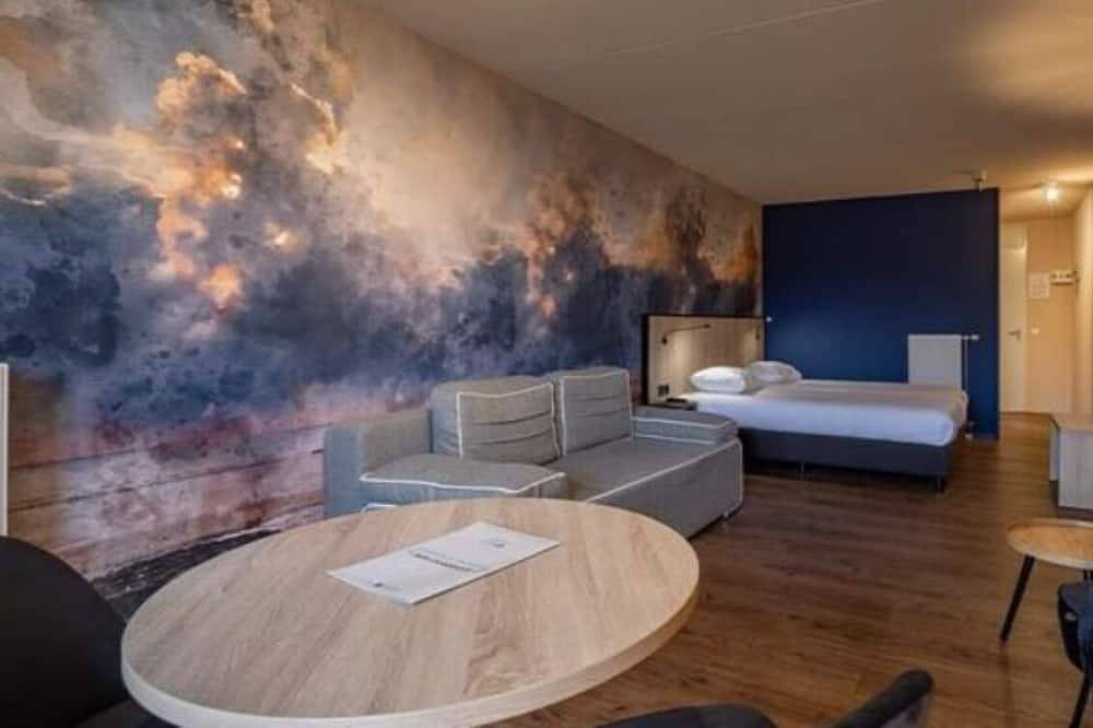 Discover Zeeduin: Beach Walks, Dune Trails, & Cozy Comfort Near the Hotel in Wijk aan Zee, Nederlandse Noordzeekust