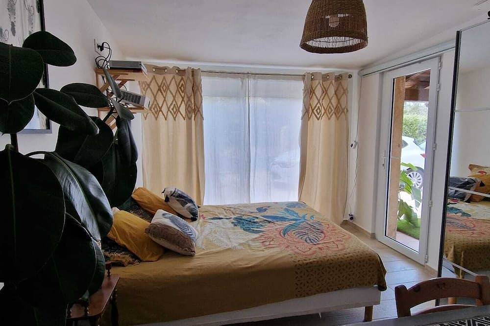 Carpe Diem Bed & Breakfast - Romantic suite with a private spa and private pool. in Le Cannet-des-Maures, Draguignan Region
