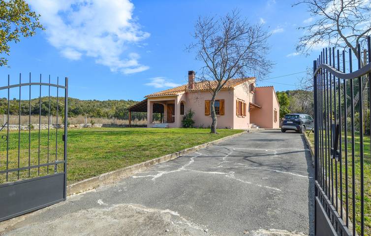 Ferme pour 8 personnes, avec Terrasse et Jardin en Corse