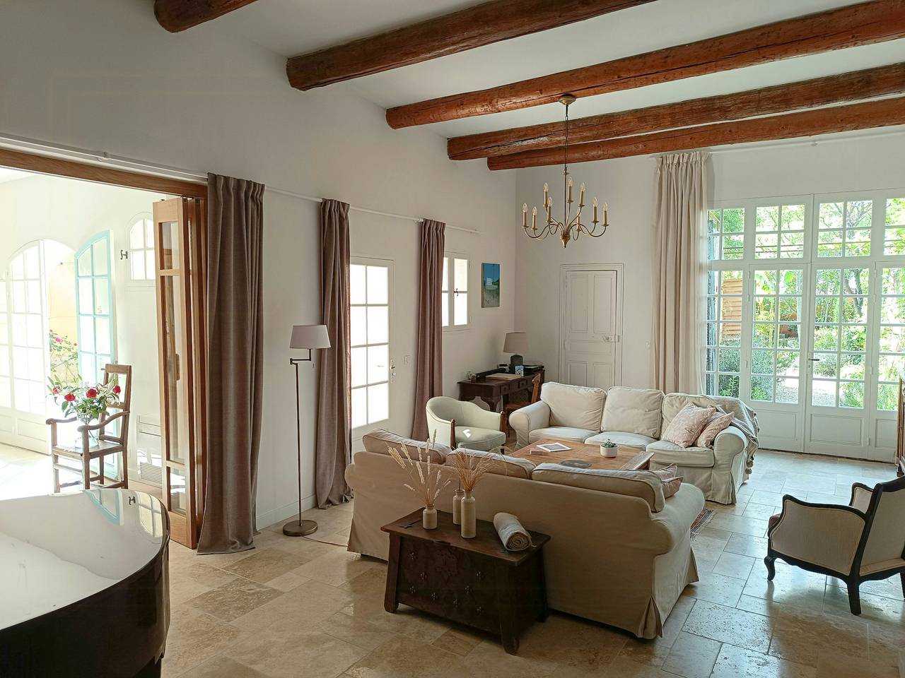 Villa de artista con piscina en Alleins in Alleins, Region de Arles