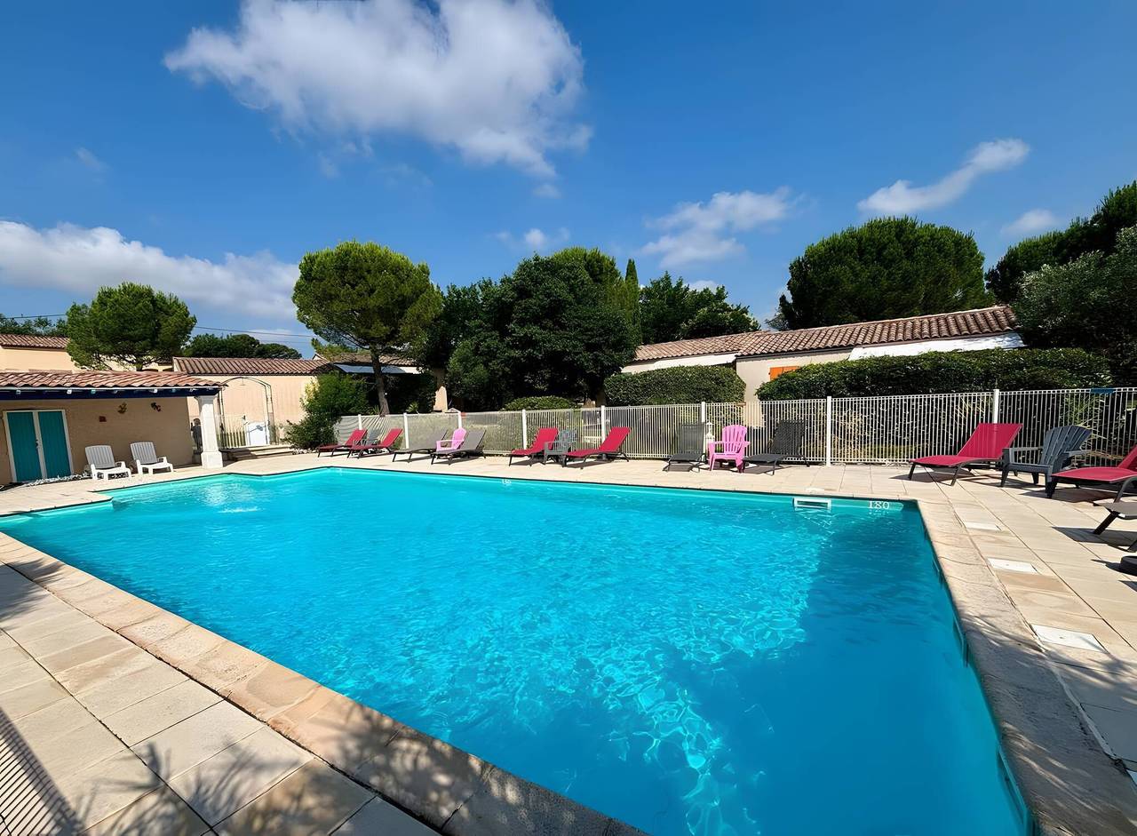 Gîte 'Le Murier Platane' da Heike e Didier, piscina condivisa, Wi-Fi e aria condizionata in Saint-Christol-lès-Alès, Alès e dintorni
