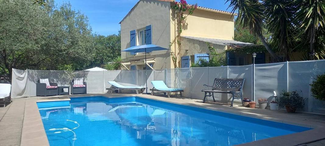 Villa pour 6 personnes, avec Terrasse et Jardin ainsi que Piscine et Vue dans Calanques