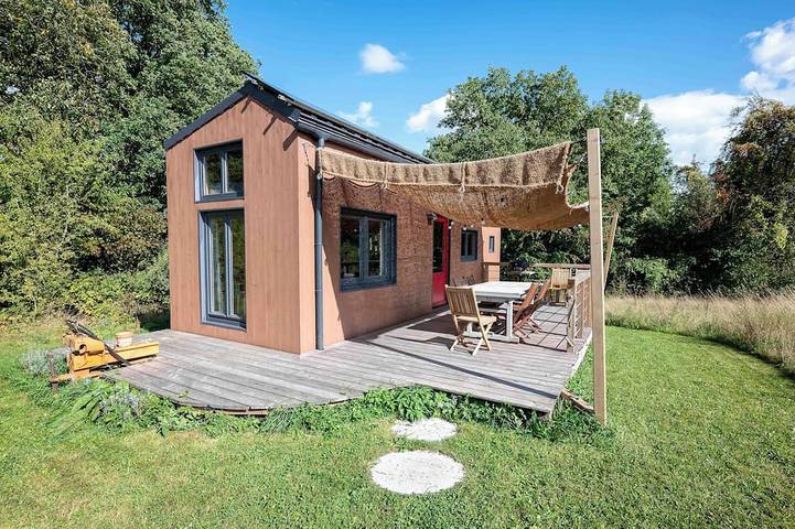 Cabane en bois pour 4 personnes, avec jardin