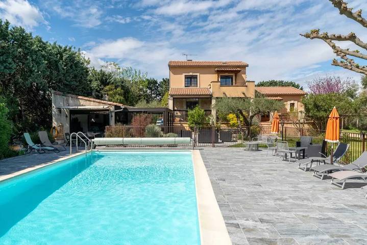 Villa for 15 people, with balcony and pool - 1