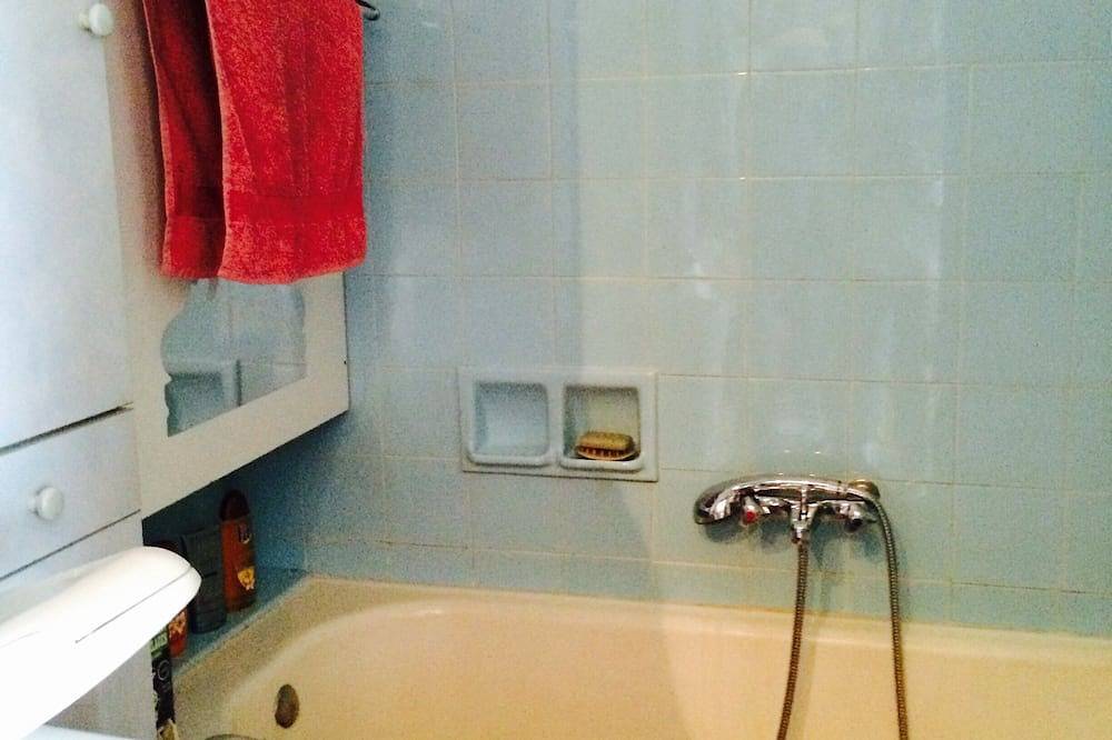 Ganze Wohnung, Wohnung 30 m2 in Cagnes zwischen Cannes und Nizza 30 Meter vom Strand entfernt, Meerblick in Cros de Cagnes, Cagnes-sur-Mer