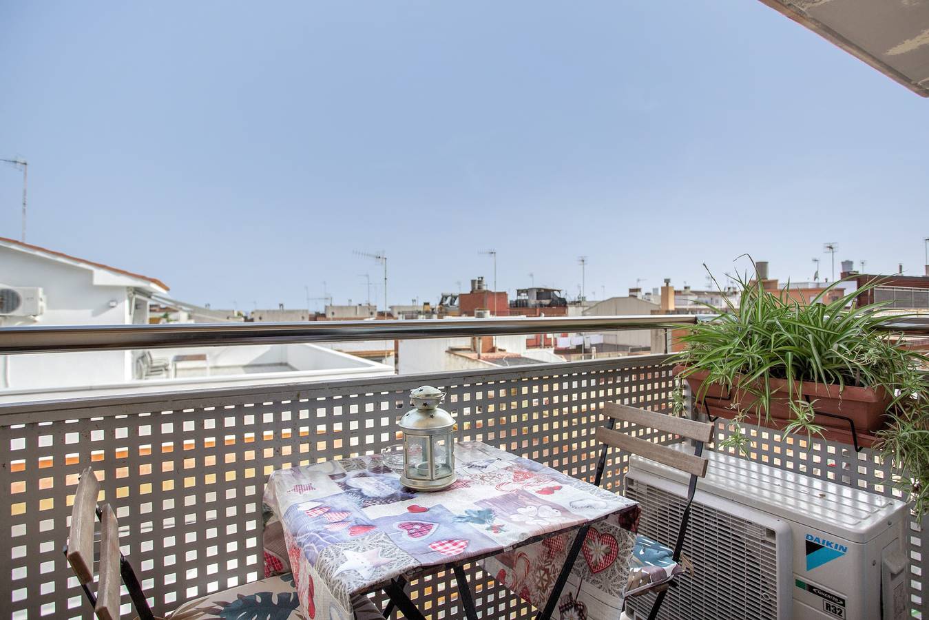 Apartamento entero, Apartamento 'Berni's House Palafolls' con vistas al mar, terraza privada y aire acondicionado in Palafolls, Costa del Maresme