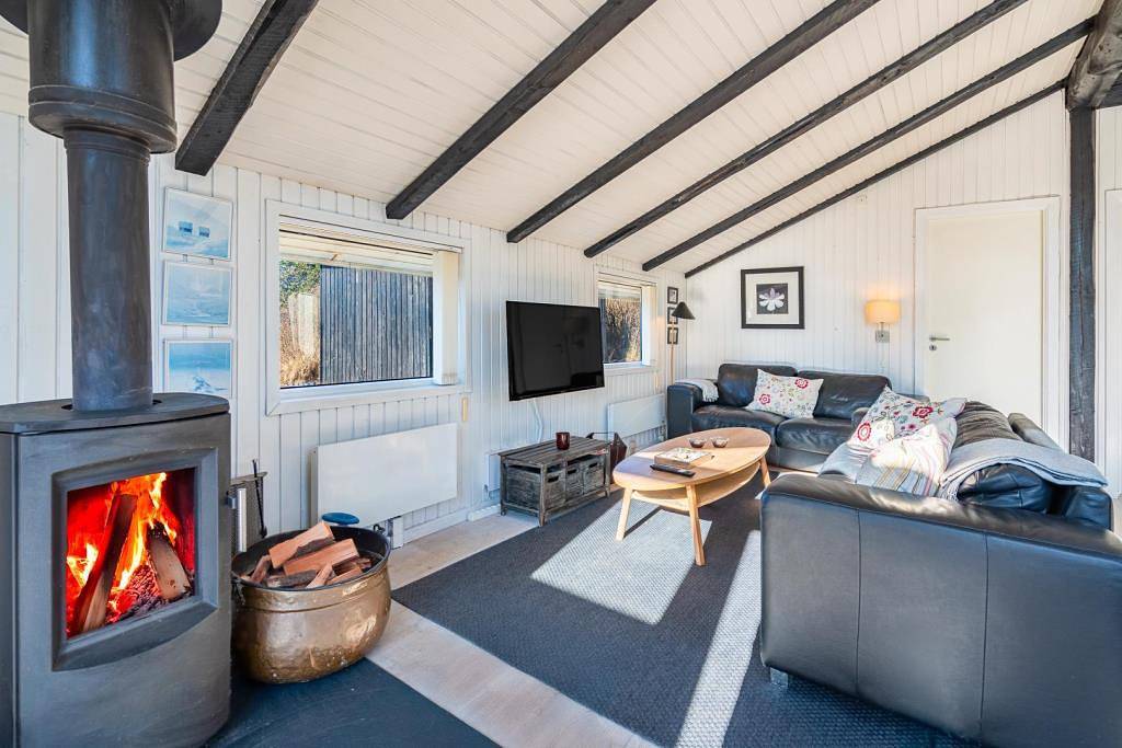 Wunderschönes, erhöht gelegenes Ferienhaus auf einem Dünengrundstück in Wassernähe. in Henne, Varde