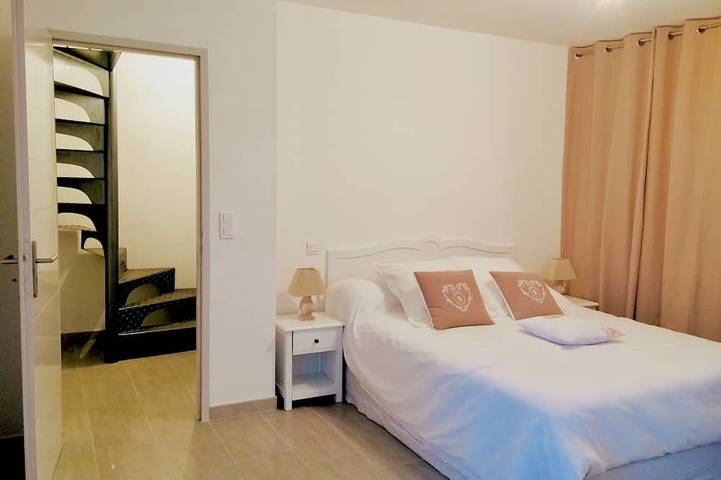 Location de vacances pour 7 personnes, avec terrasse et jardin à Ventiseri - 2