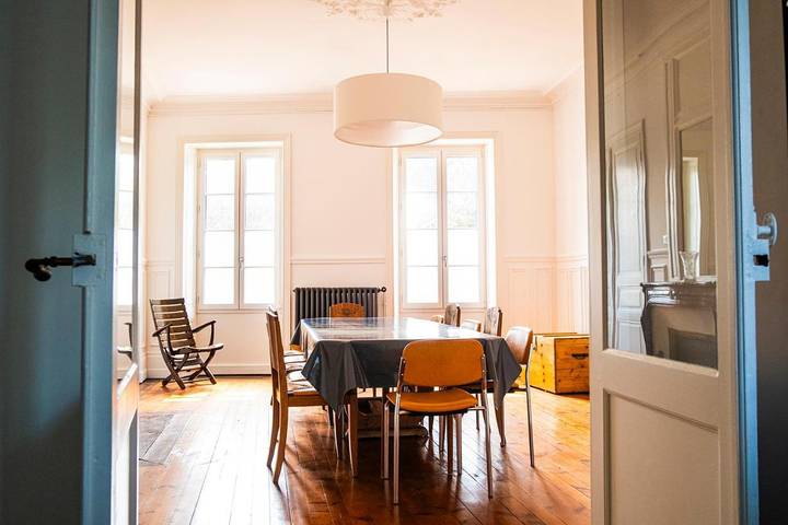 Gîte pour 14 personnes, avec terrasse et jardin à Surgères - 3