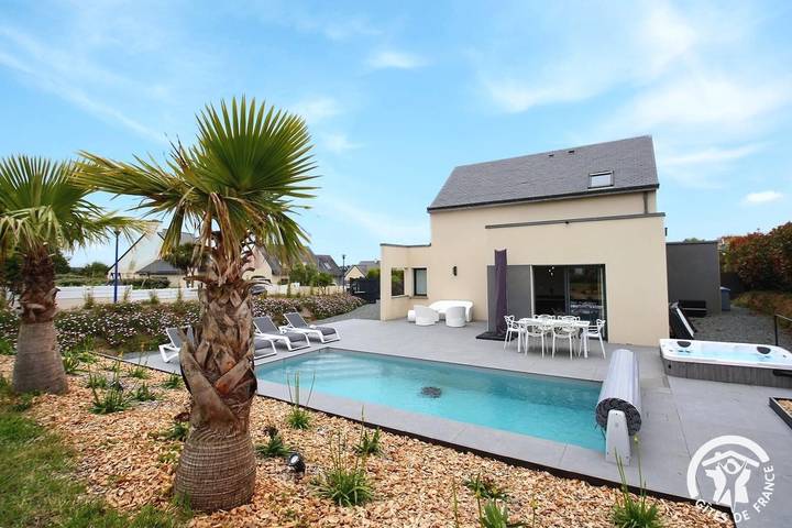 Casa de huéspedes para 6 personas, con piscina además de jacuzzi y jardín - 1
