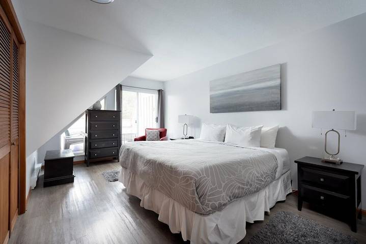 Glamping for 8 people, with hot tub and balcony as well as pool in Whistler