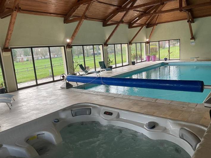 Hôtel pour 2 personnes, avec Balcon et Terrasse ainsi que Jacuzzi et Jardin à Courpière
