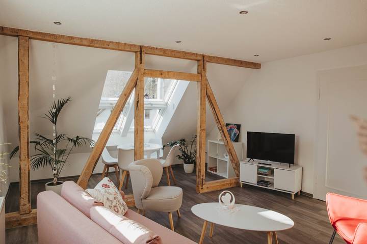 Ganze Wohnung, Ferienwohnung Wunderbar" mit Bergblick, privater Terrasse und Wlan in Bad Wildbad, Nordschwarzwald