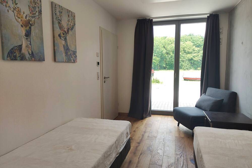 Ganze Wohnung, Erdhausapartment West \"Die außergewöhnlich und besondere Unterkunft\" in Wiesentheid, Fränkisches Weinland