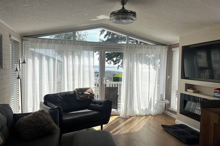 Static caravan for 4 people, with pool in Poole