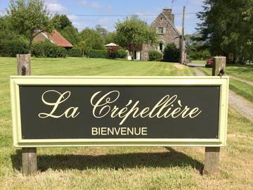 Chambre d’hôte pour 2 personnes, avec jardin ainsi que vue et piscine, adapté aux familles à Le Mesnil-Garnier