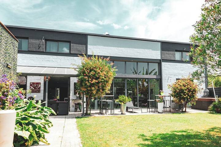 Ferienhaus für 15 Personen, mit Whirlpool und Garten - 1