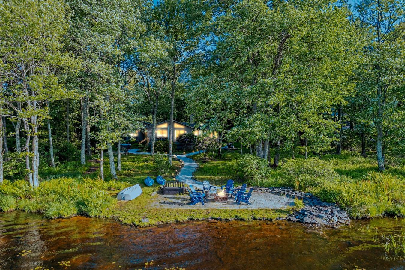 Lakefront Poconos Retreat w Hot Tub Dog Friendly in Condado de Lackawanna