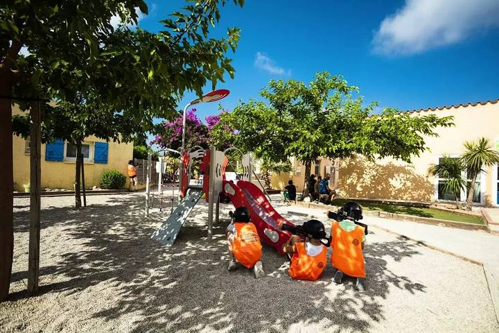 Camping pour 6 personnes, avec terrasse à Saint-Cyprien - 4