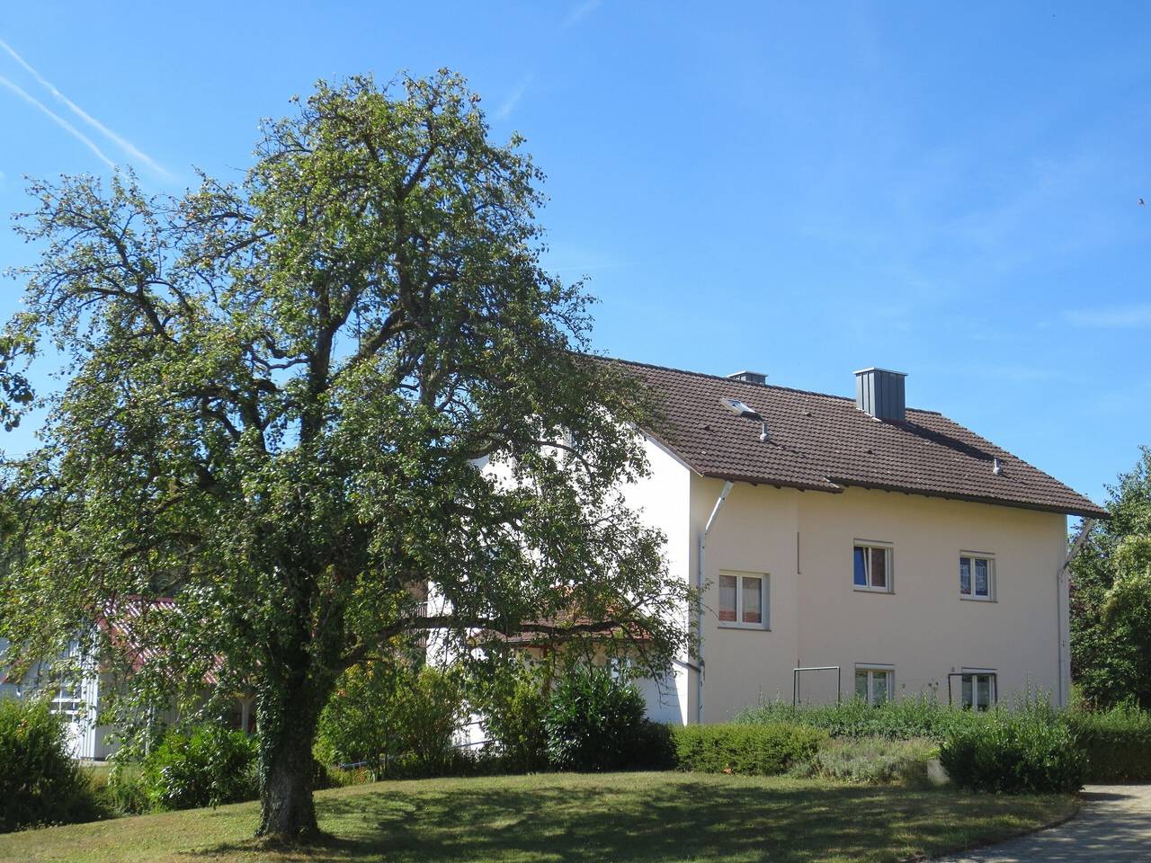 Ganze Wohnung, Ferienwohnung 'Gästehaus Erika, Erdgeschoss' mit privater Terrasse, privatem Garten und Wi-Fi in Wiechs am Randen, Tengen