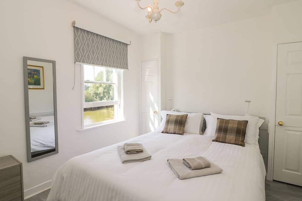 Florence Villas, pet friendly, character holiday cottage in Worcester in Worcester, Worcestershire