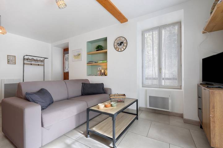 Entire apartment, Apartment 'Au Cocon De La Tour Des Jacobins' with private terrace and Wi-Fi in Bagnères-de-Bigorre, Hautes-Pyrénées