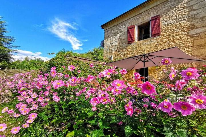 Gîte pour 6 personnes, avec jardin ainsi que piscine et terrasse, animaux acceptés