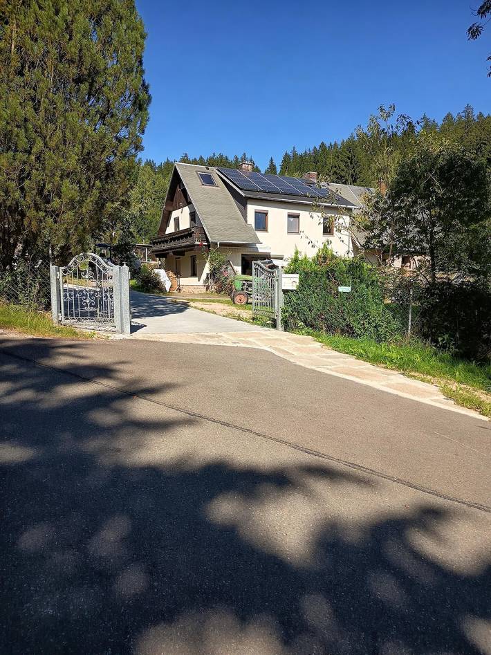 Ferienwohnung für 4 Personen, mit Balkon und Terrasse sowie Garten und Pool in Eibenstock - 2