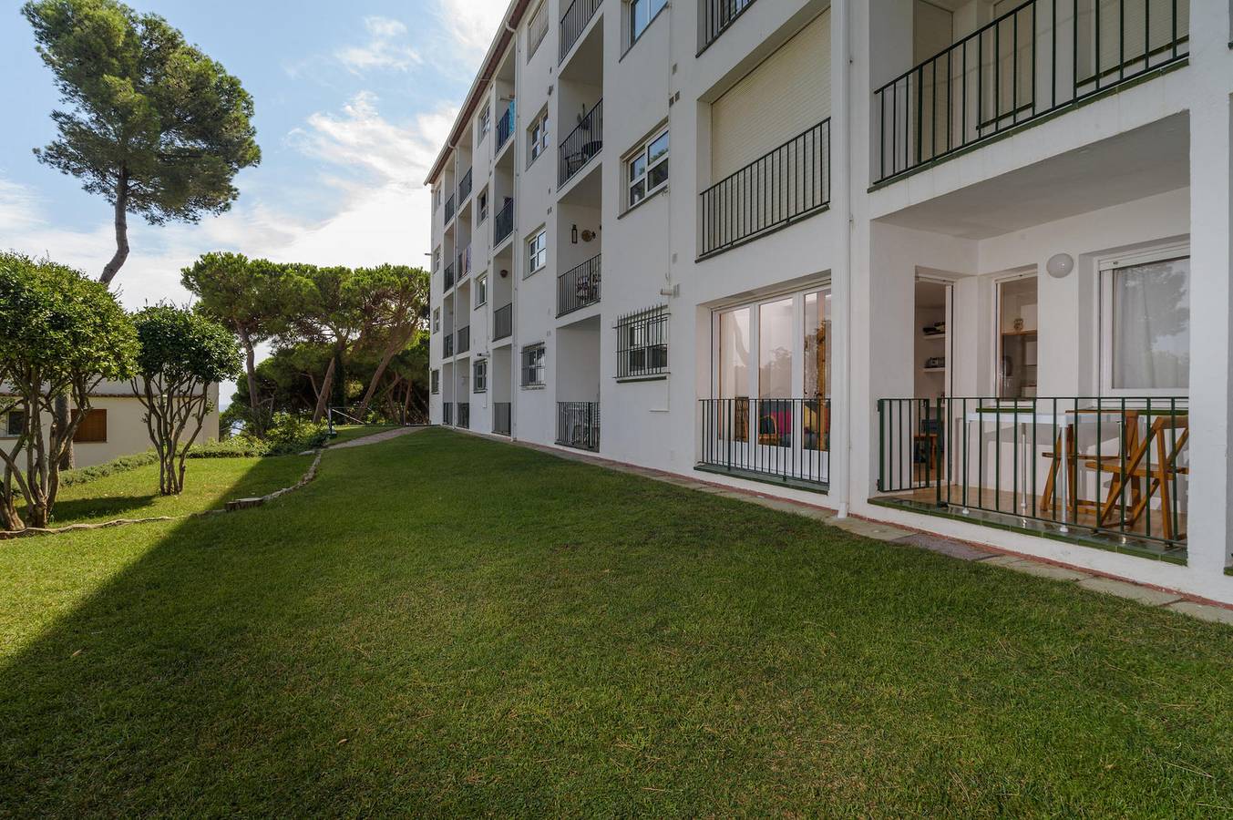 Apartamento entero, H-13 Apartamento en comunidad con piscina in Calella de Palafrugell, Palafrugell
