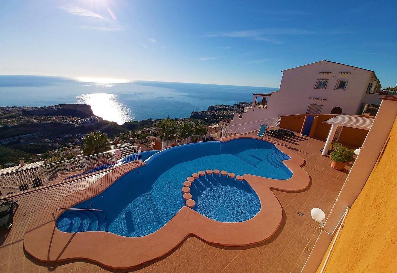 Apartamento entero, Admite mascotas Apartamento Casa Panorama con vistas al mar, piscina in Benitachell, Costa Blanca