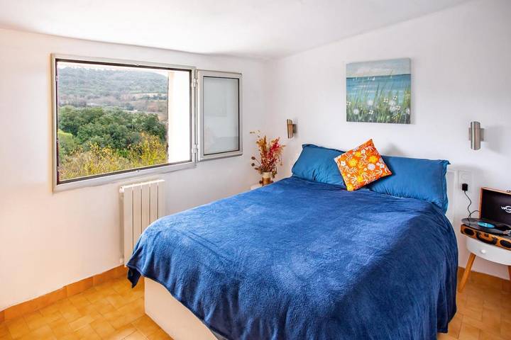 Gîte pour 5 personnes, avec balcon et vue à Gabian