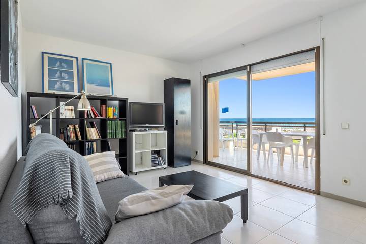 Ganze Wohnung, Ferienwohnung 'Vistas Al Mar' mit Meerblick, Gemeinschaftspool und Klimaanlage in Platja de Baix a Mar (Torredembarra), Torredembarra
