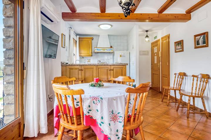 Apartamento entero, Apartamento 'Cavall Vert' con vistas a la montaña, Wi-Fi y aire acondicionado in Orba, Costa Blanca