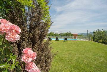 Gîte pour 5 personnes, avec piscine et jardin, animaux acceptés à Barga