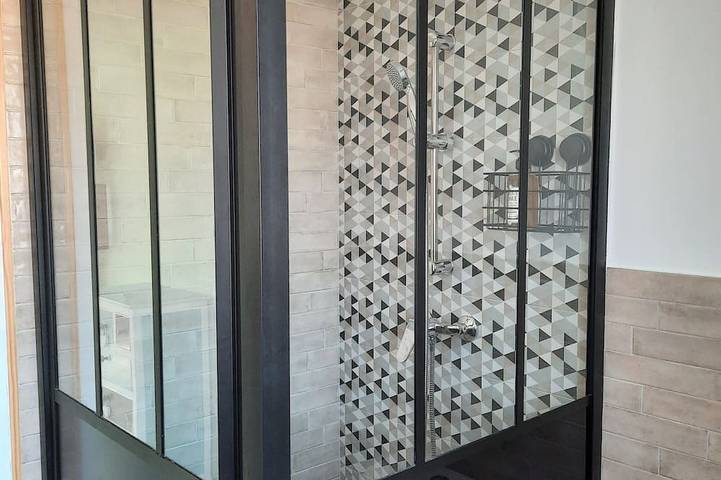 Location de vacances pour 4 personnes, avec terrasse ainsi que jardin et piscine à Cuers - 3